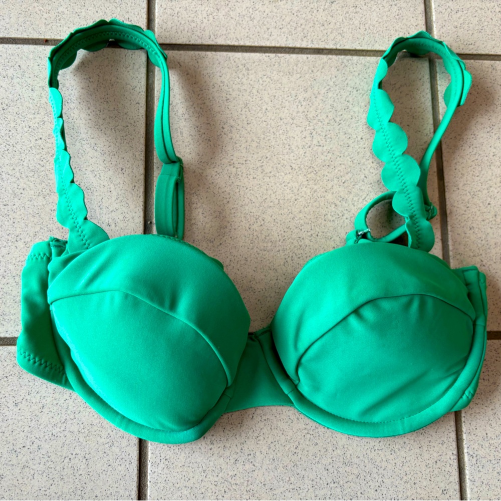 Scalloped green bikini top